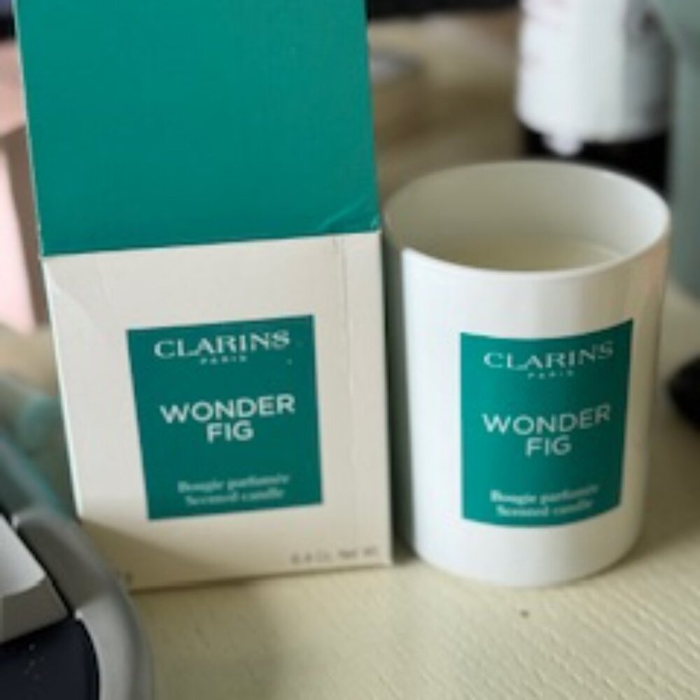 CLARINS Wonder Fig "Bougie Parfumee Scented Candle" -in box